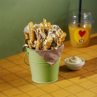 ფრი სარდელით ჰალაპენიოთი და პარმეზანის ყველით