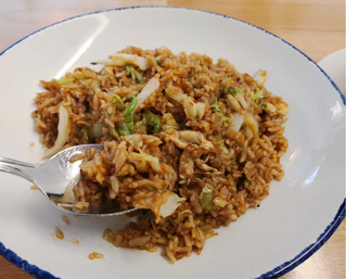 Arroz frito con huevo y verduras