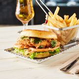 Crispy Kimche Burguer + guarnición