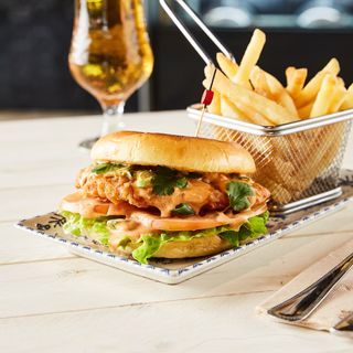 Crispy Kimche Burguer + guarnición