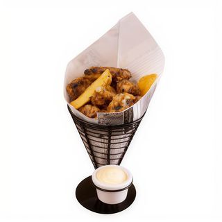 Cucurucho de alitas de pollo a la brasa