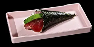 TM2.Temaki De Atún Y Aguacate