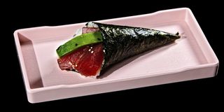 Temaki De Atún Y Aguacate