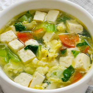 Tofu con verdure miste e funghi