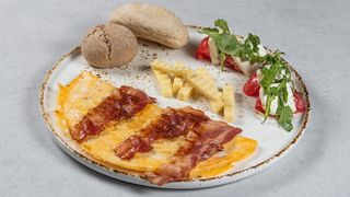 Omlet sa slaninom i kačkavaljem