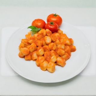 Gnocchi fatti in casa con pomodoro e basilico
