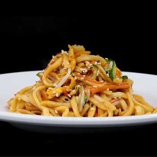 98 Spaghetti di riso saltati con verdure e uova