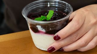 Creme brulee z wiśnią