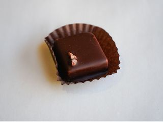 Цукерка з чорним шоколадом