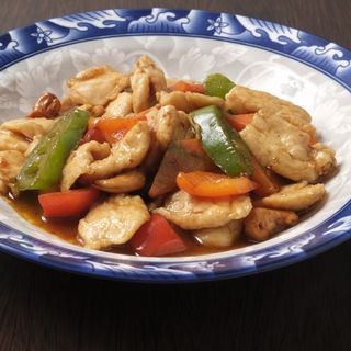 76. Pollo gongbao piccante con peperoni e anacardi
