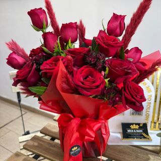 Composition Bouquet De Fleurs Rouge