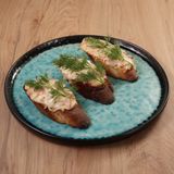 Гаряча брускета з моцарелою та шинкою