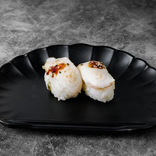 Nigiri De pez mantequilla flameado