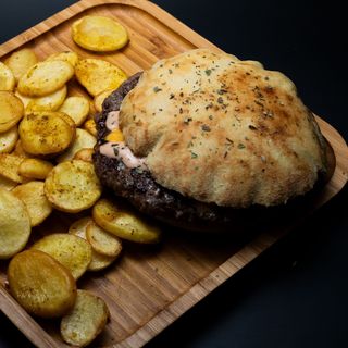 Телешки бургер с домашна питка