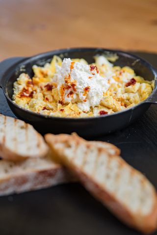 Huevos Revueltos Con Stracciatela