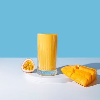 Манго-маракуйя шейк