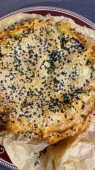 საფირმო ღვეზელი აისი ისპანახით და ყველით