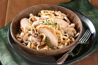 PASTA WITH CHICKEN & MUSHROOM