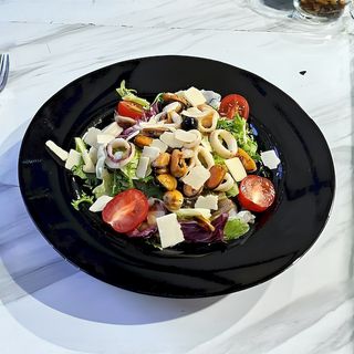 Салата с Морски Дарове