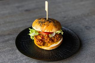 CRISPY CHICKEN BURGER