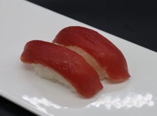 32. Nigiri tonno - 2 pezzi