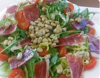 Amanida De Favetes Baby Amb Pernil I Foie