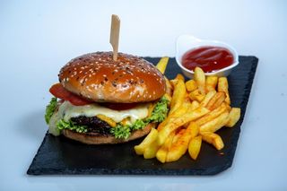 Happy Cheese Burger, Cartofi, sos inclus