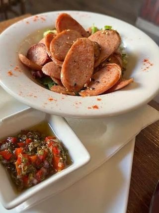Chorizos criollos con chimichurri