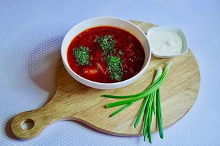 Борщ Киевский с фасолью и шкварками