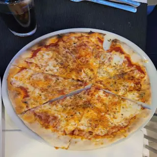 Pizza Quattro formaggi e búfala (CINCO QUESOS)