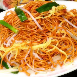 26. Tallarines Fritos Tres Delicias