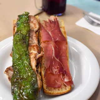 bocadillo serranito