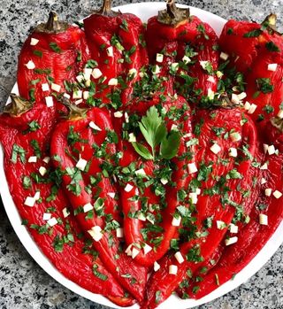 31.Салата печени чушки (250г)