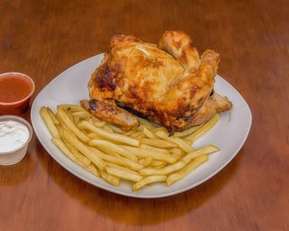 Pollo Asado Con Patatas Fritas