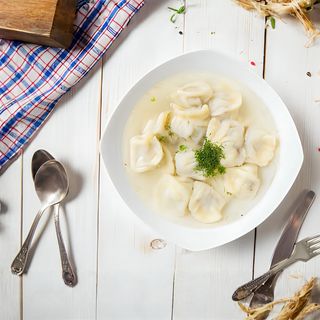 Пельмени с бульоном
