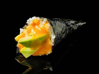 163 Temaki mango y aguacate (1 ud.)