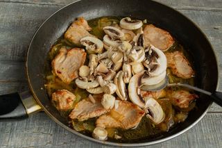 Ломтики из вырезки с шампиньонами