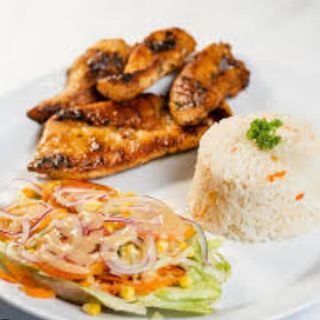  Cerdo frito, Arroz, Patatas Fritas, vegetales y frijol 