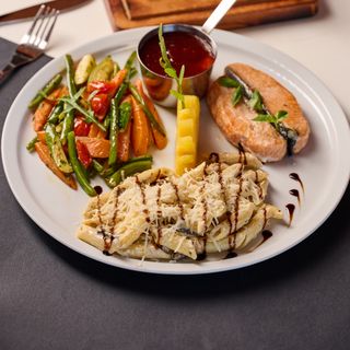 PAVÉ DE SAUMON GRILLÉ À L'AIGRE DOUCE