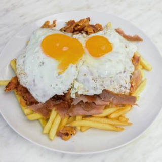 Menú plato huevos rotos