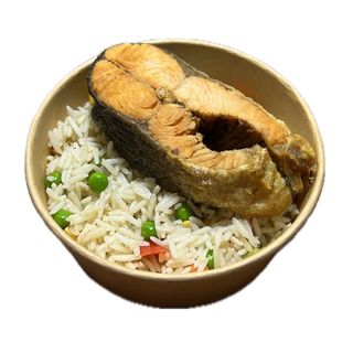 ბრინჯი ბოსტნეულით 200 გრ და ორაგულის სტეიკი 100გრ