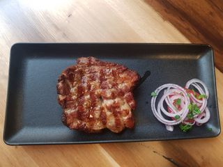 Свински врат паприкован