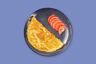 Omletă cu șuncă și cașcaval