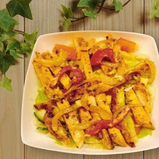 Kebab na talerzu falafel