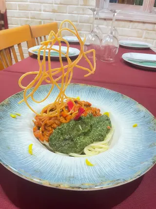 Spaghetti Bolo Con Pesto