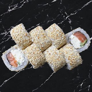 Філадельфія з лососем в кунжуті