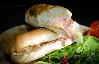 Šunka sandwich +Coca-Cola