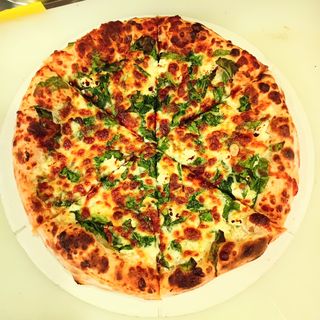 Фамилна Пица Спиначи (1100гр)