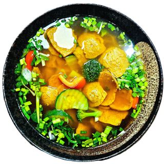 11. Zupa Pho z wołowiną wegańską 800 ml