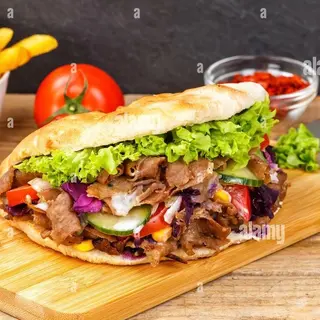 Especial  Döner kebab con( dentro patatas )